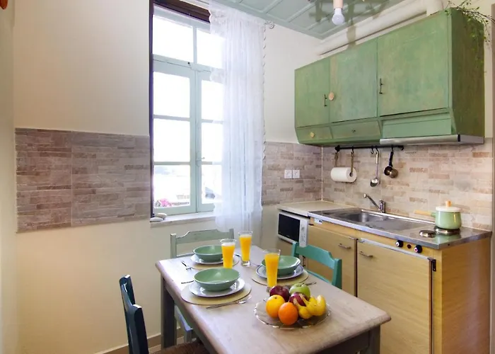 Auntie's By Chania Old Harbor Daire *